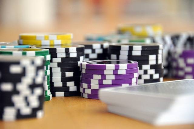 Spela poker och casino online